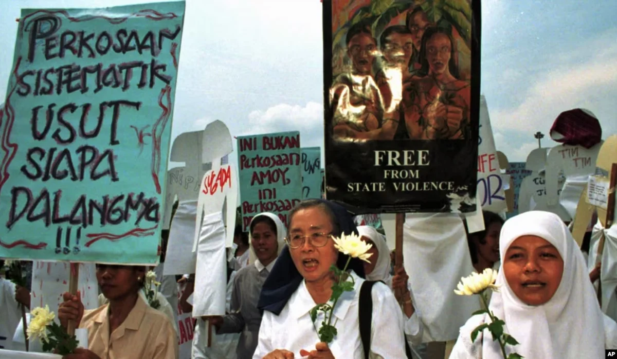Konteks-Sejarah-dan-Fakta-Kekerasan-Seksual-1998