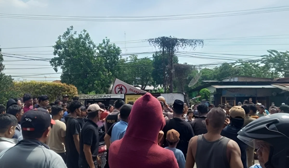 Warga-Tanjung-Mulia-Medan-Blokade-Jalan-dan-Tolak-Penggusuran-Bangunan