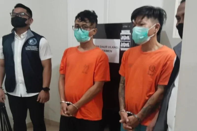 Apartemen Medan Disulap Jadi Pabrik Liquid Vape Narkoba, 2 Orang Ditangkap Apartemen Medan Disulap Jadi Pabrik Liquid Vape Narkoba, 2 Orang Ditangkap