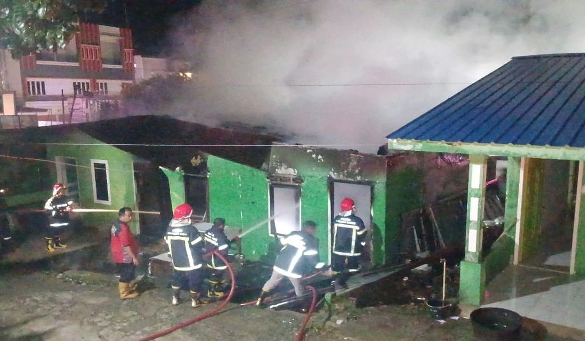 Kebakaran-Hanguskan-Rumah-Penjaga-Sekolah-di-Pematangsiantar