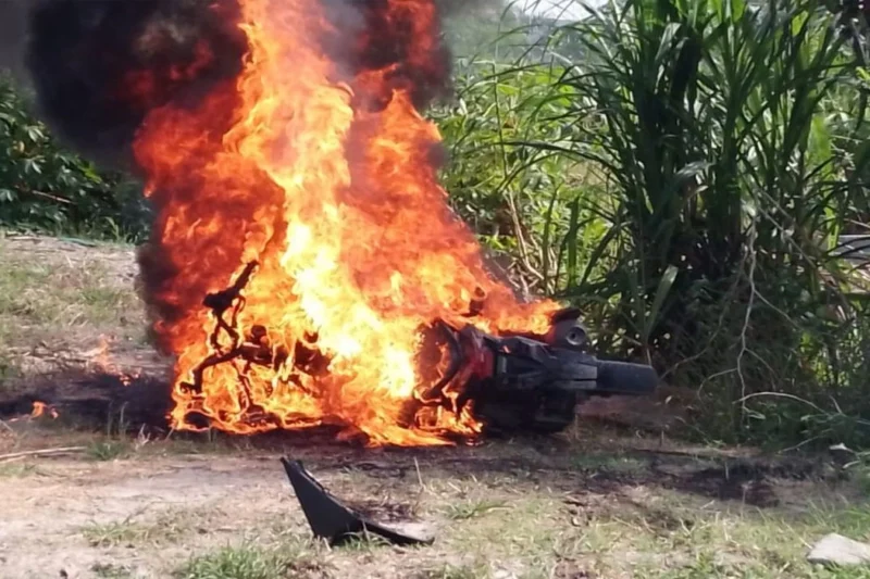 Kepergok Mencuri, 2 Maling di Deli Serdang Diamuk Massa, Motor Dibakar