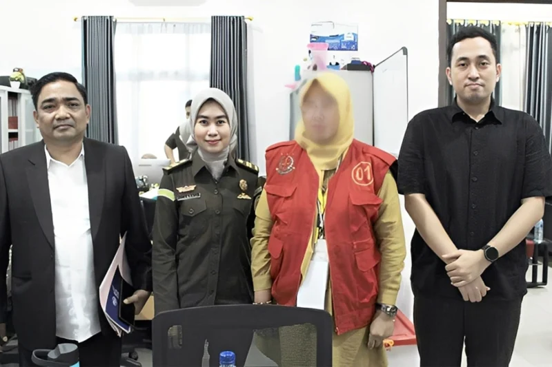 Kepsek SMA Negeri di Medan Ditangkap Raibkan Dana BOS Rp 826 Juta! Kepsek SMA Negeri di Medan Ditangkap Raibkan Dana BOS Rp 826 Juta!