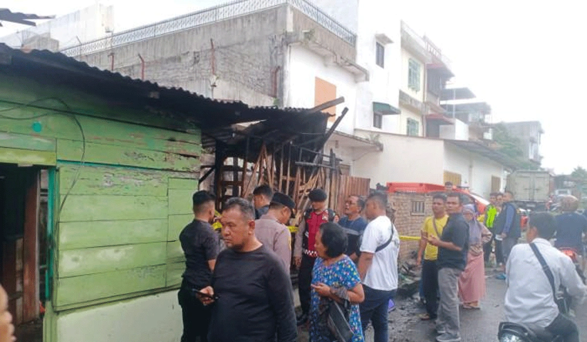 Kebakaran Hebat Landa Tiga Bangunan di Pasar Pematangsiantar