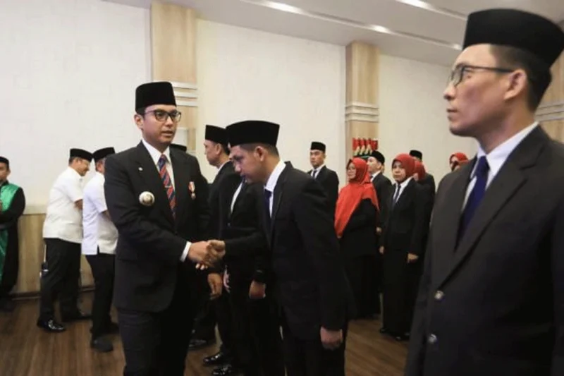 Rico Waas Lantik 53 Pejabat Baru, Tegaskan Integritas Dan Pelayanan Hati Nurani Rico Waas Lantik 53 Pejabat Baru, Tegaskan Integritas Dan Pelayanan Hati Nurani