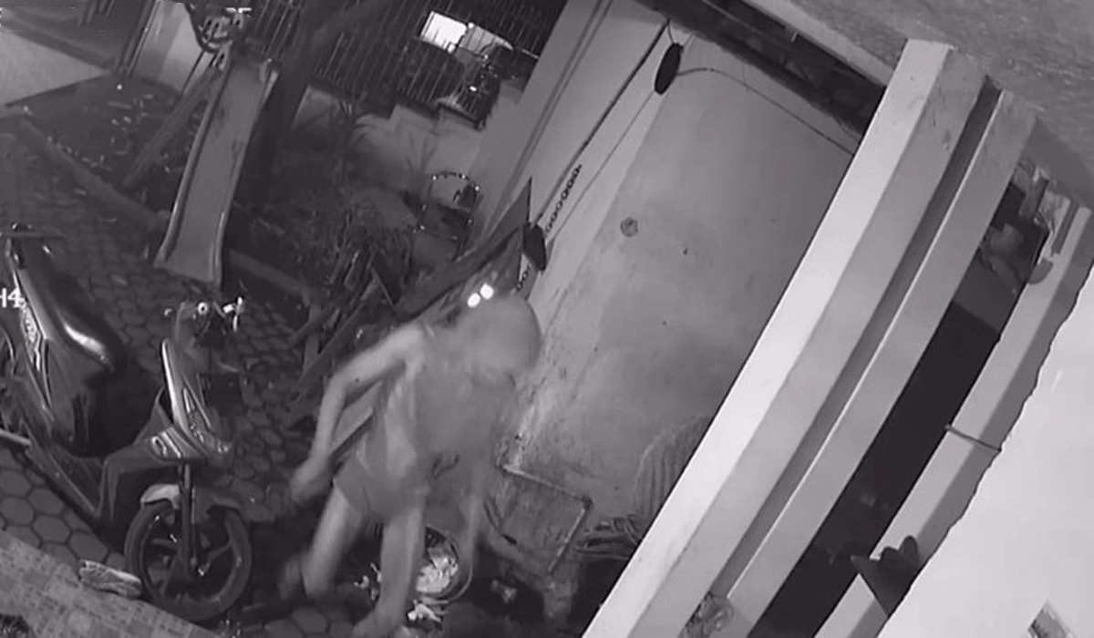 Pencuri Berkolor Kabur Panik, Aksinya di Medan Terekam CCTV