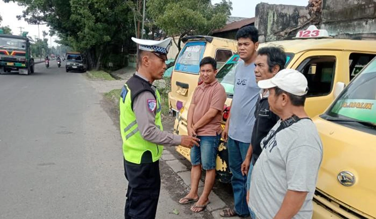 Sat-Lantas-Belawan-Edukasi-Supir-Angkot-Demi-Keselamatan-Jalan-Raya