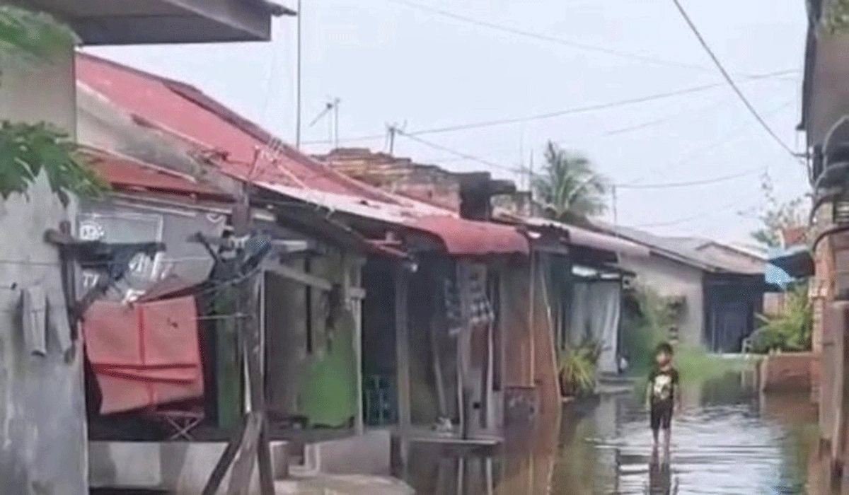 Tanggul Parit Jebol, Banjir Rendam Rumah Warga Medan