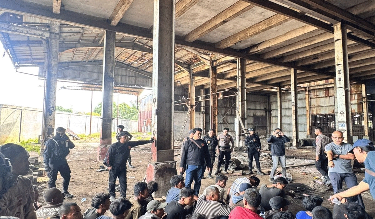 21 Pelaku Penjarahan Besi Pabrik Rp 1,5 Miliar Di Medan Bebas Dari Hukuman Penjara