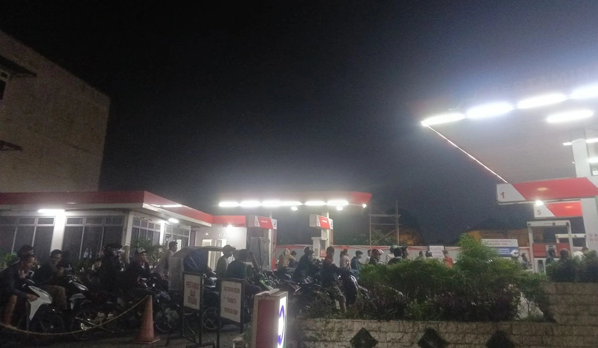 Antrean-BBM-di-Medan-Mengular-Pasca-Banjir,-Pertamina-Pastikan-Stok-Aman
